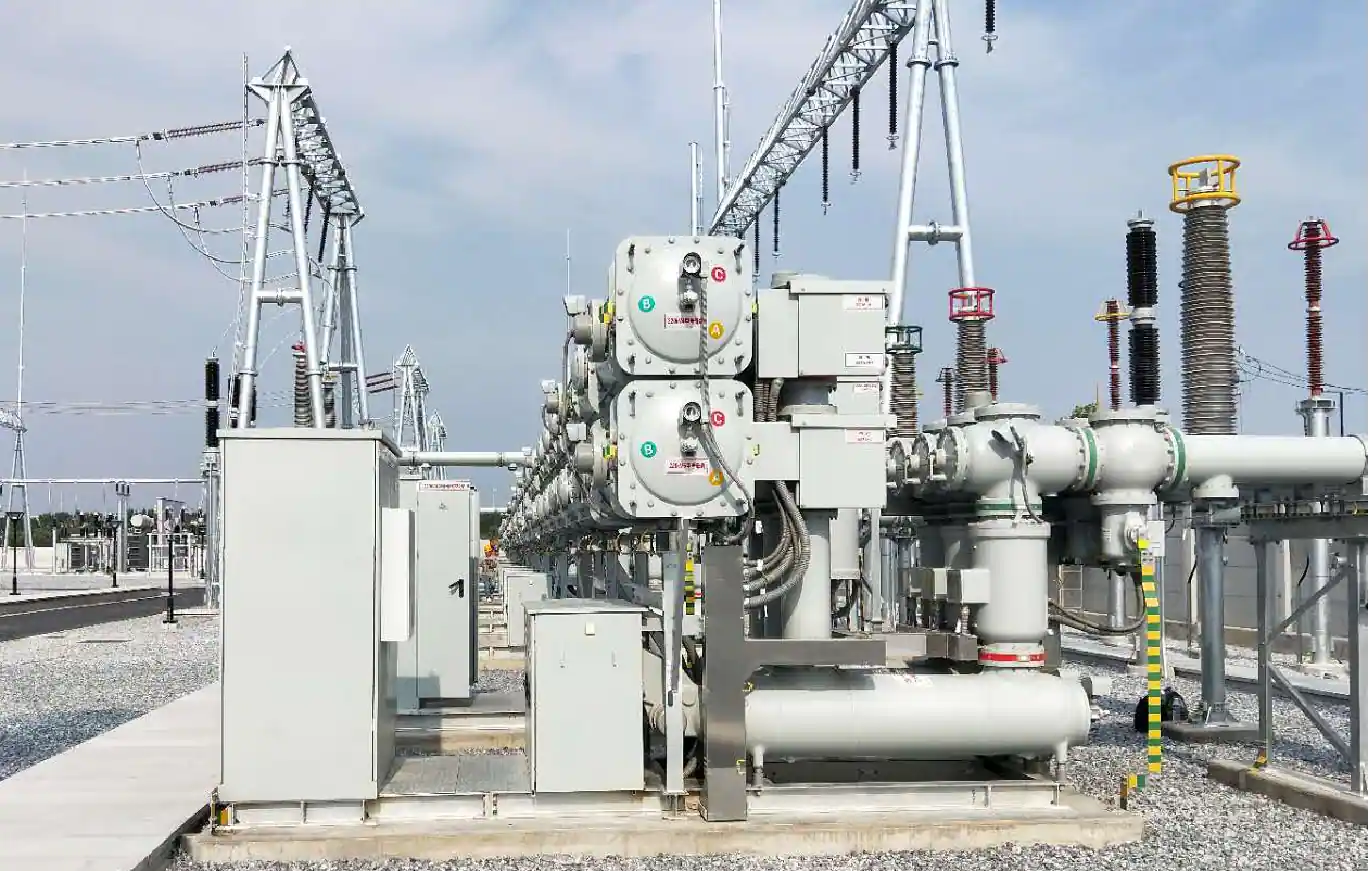 Appareillage &agrave; isolation gazeuse 252 kV Sieyuan install&eacute; dans un poste.