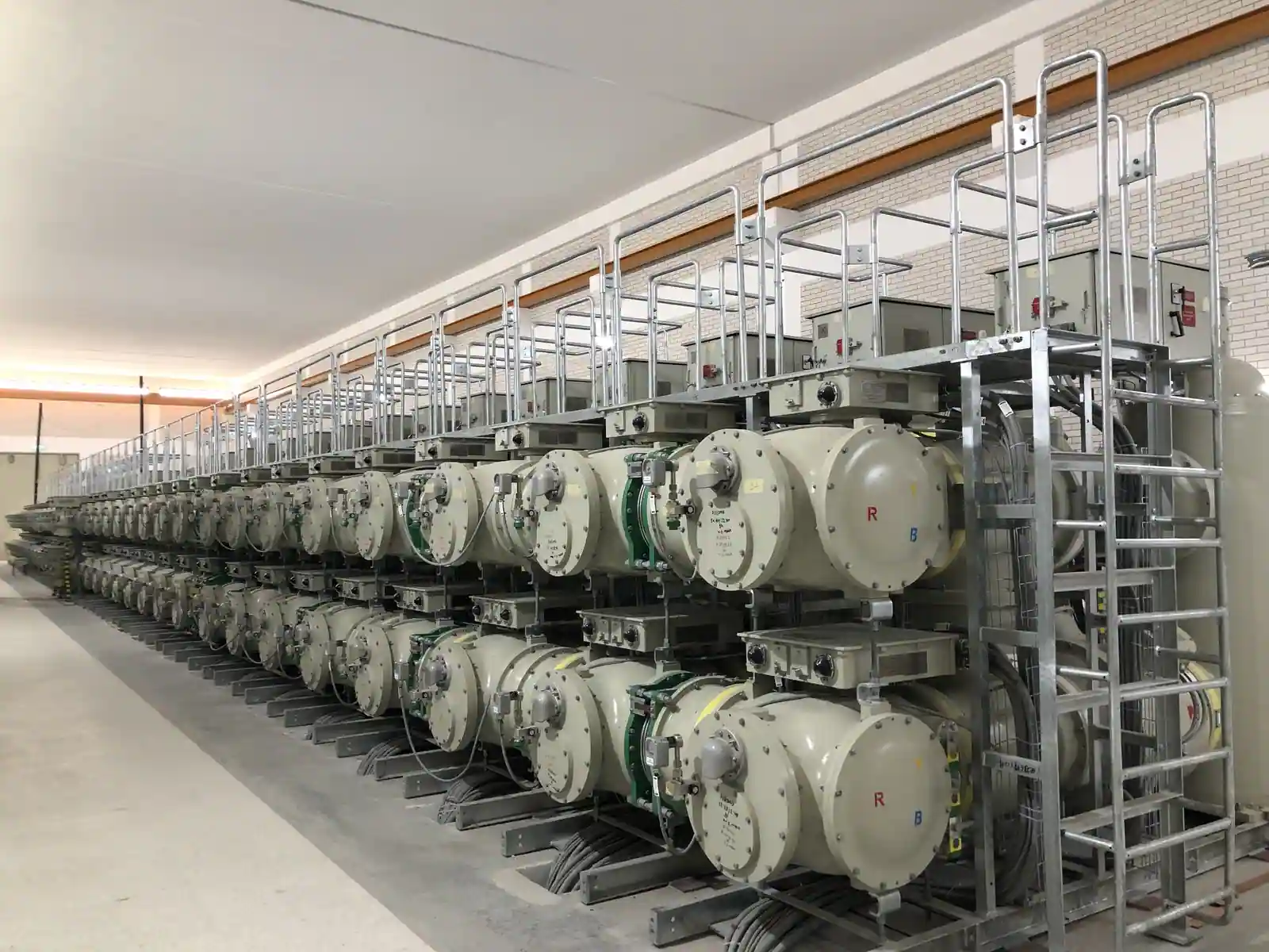 Appareillage hybride à isolation gazeuse 145 kV Sieyuan installé dans un poste au Koweït.