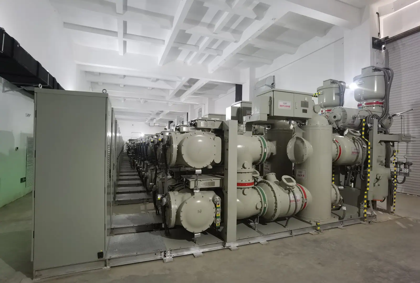 Appareillage hybride à isolation gazeuse 145 kV Sieyuan installé dans un poste.
