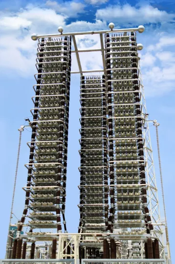 Condensateurs pour HVDC Sieyuan install&eacute;s sur site.