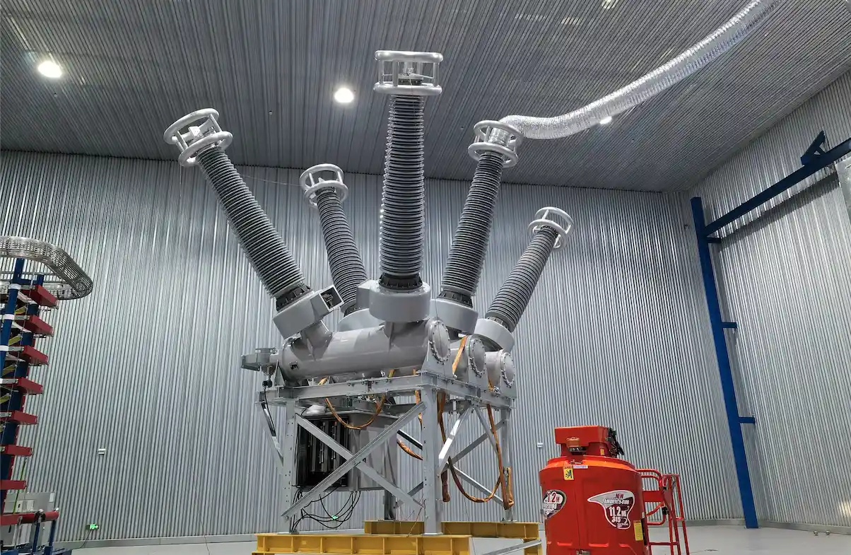 Disjoncteur à cuve mise à la terre 230 kV LW58A-252 Sieyuan pour le poste d'un grand centre de données aux États-Unis