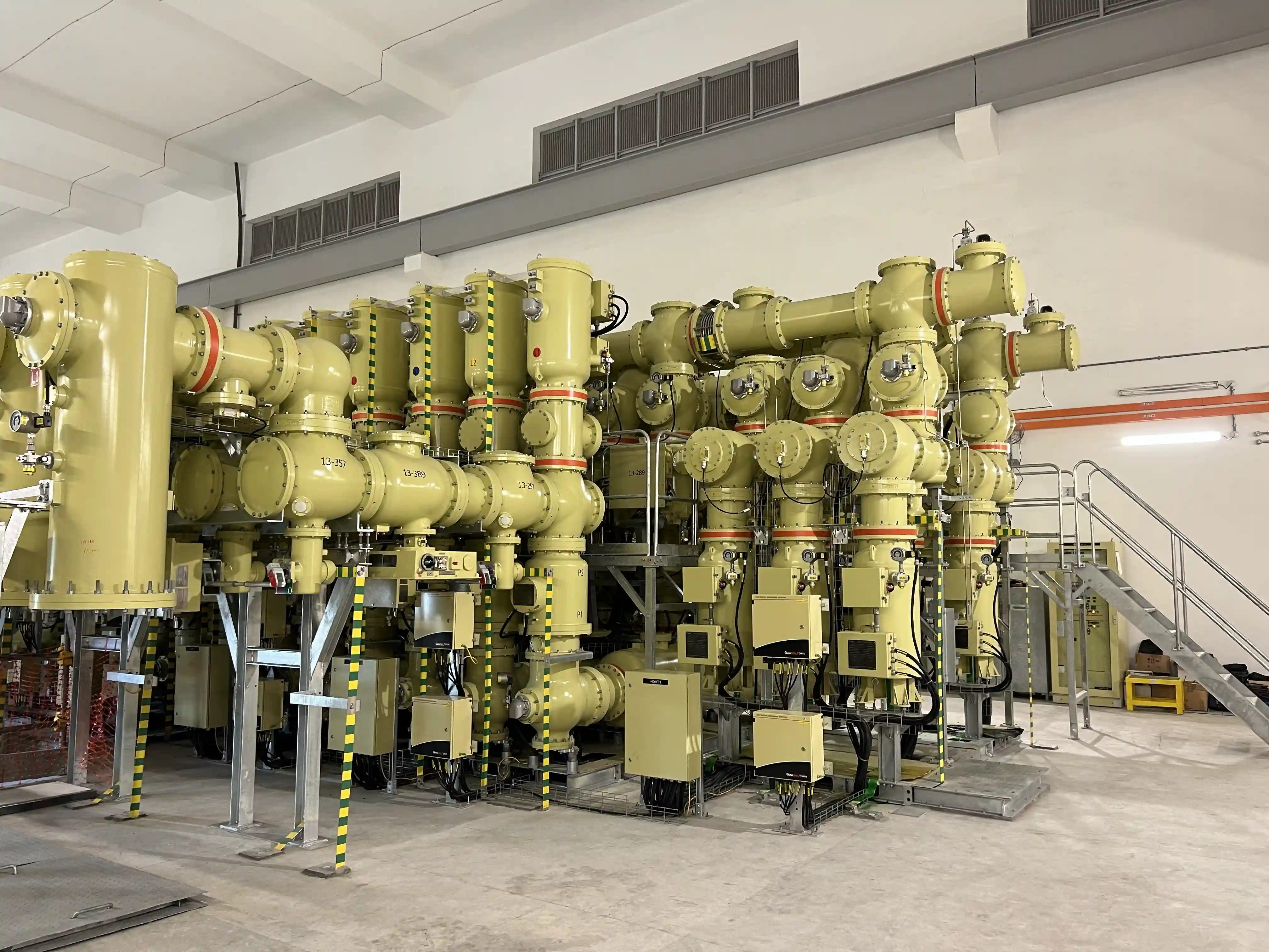 Trav&eacute;es GIS 230 kV fournies au r&eacute;seau Singapore Power pour la zone de charge industrielle d'Upper Jurong