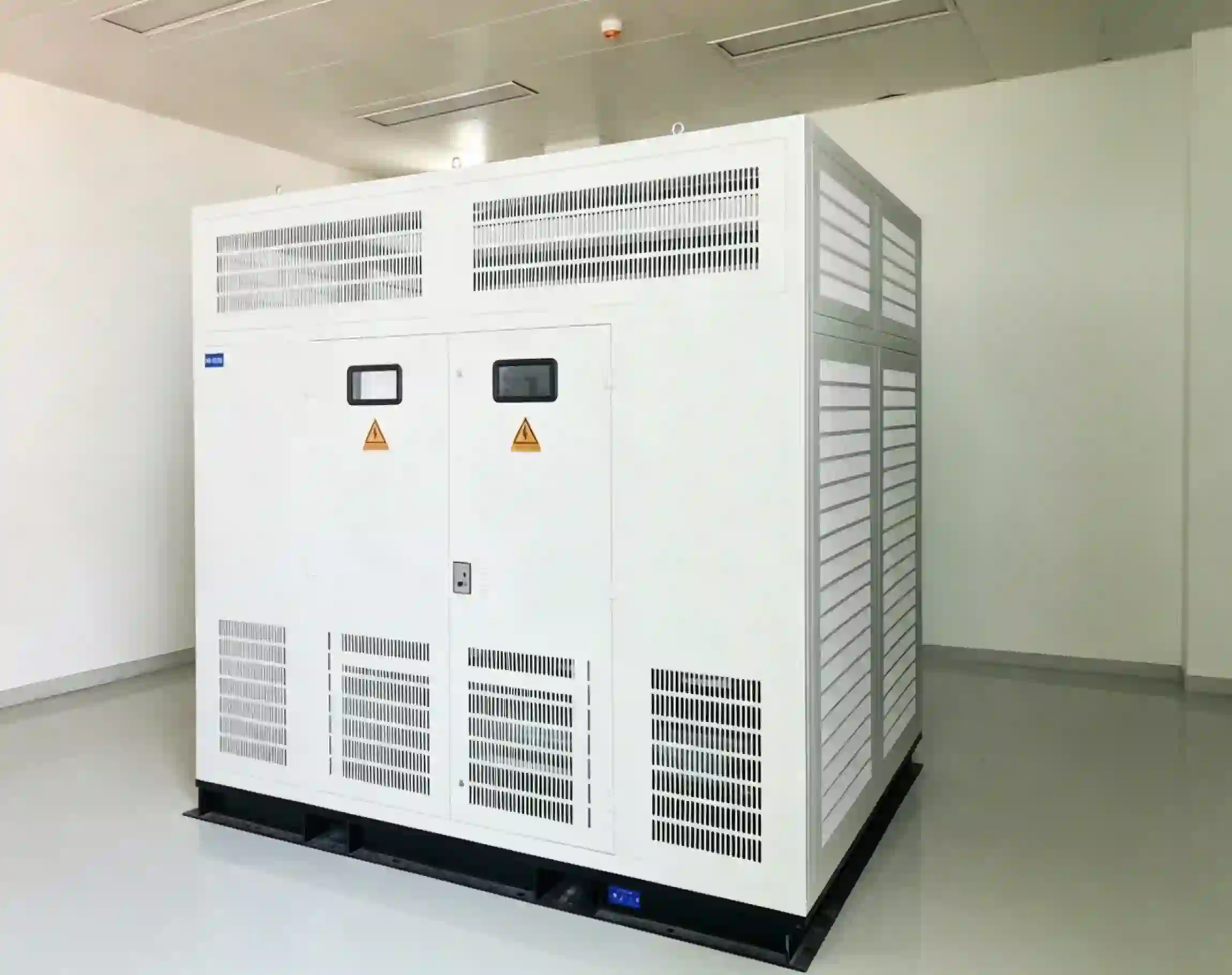 Transformateur sec enrob&eacute; sous enveloppe IP42 avec ventilation forc&eacute;e pour un centre de donn&eacute;es c&ocirc;tier tropical