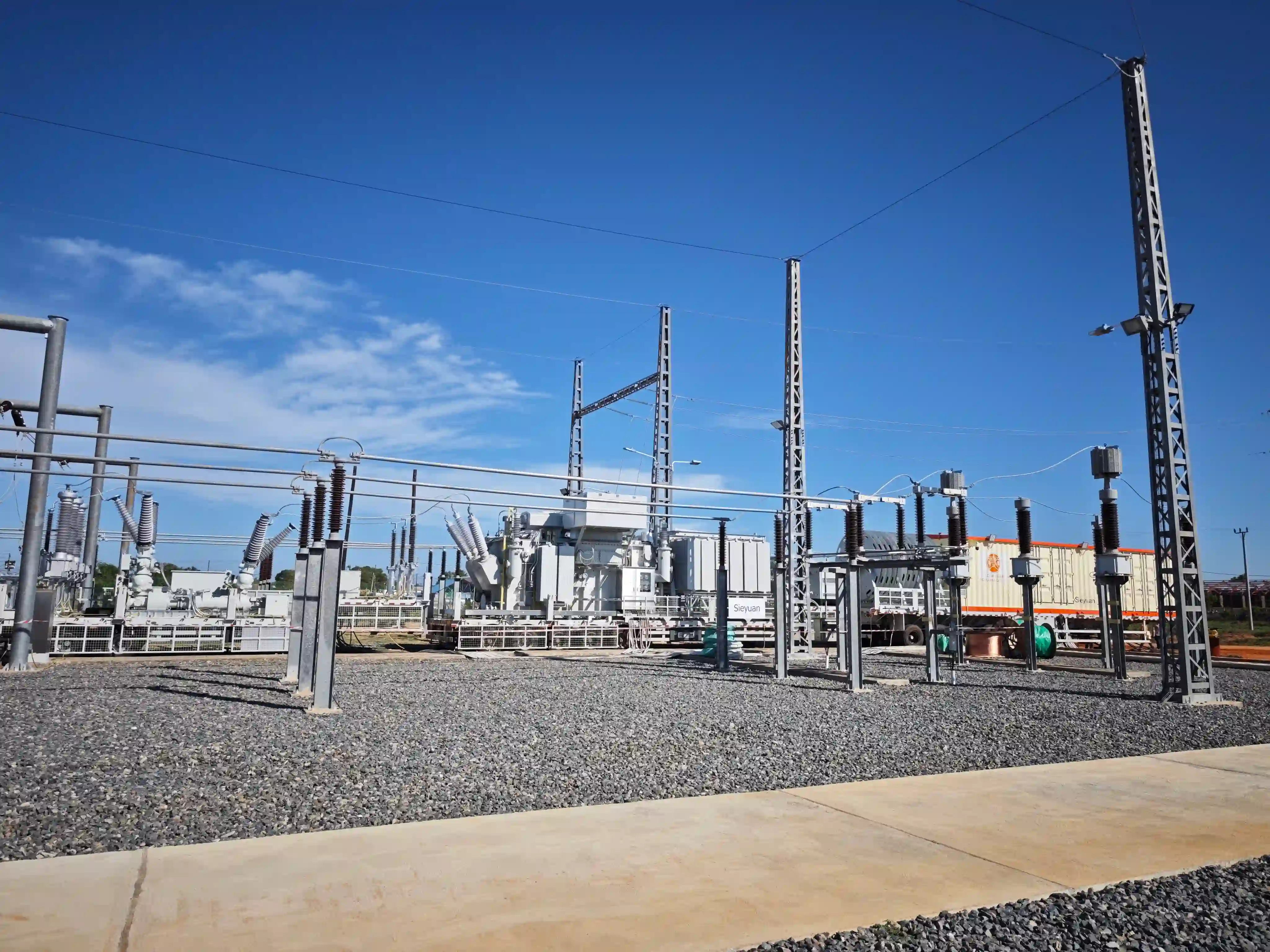 R&eacute;actance shunt mobile et poste mobile 145 kV au service du r&eacute;tablissement humanitaire de l'alimentation par l'UNOPS au Mozambique